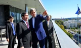 Đồng chí Đinh Thế Huynh và Ngoại trưởng John Kerry