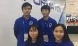 Tình nguyện viên APEC 2017 Trần Thị Trà Vi (hàng trước, bìa trái) và Nguyễn Thị Thủy Tiên (bìa phải). Ảnh: Thái An.