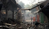 Chợ Quang ngổn ngang sau vụ cháy. Ảnh: Thanh Hà.