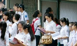 Thí sinh chuẩn bị trước giờ vào làm bài thi lên lớp 10 Trường THPT Quang Trung (Đống Đa, Hà Nội) năm 2014. Ảnh: Ngọc Châu