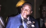 Ông Emmerson Mnangagwa đã trở về nước và có bài phát biểu đầu tiên tại trụ sở đảng cầm quyền Zanu-PF. Ảnh: The Guardian.