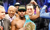 Mayweather sẽ giữ vững danh hiệu “độc cô cầu bại” trong cả sự nghiệp sau khi chọn đối thủ “dễ xơi” cho trận đấu cuối cùng? Ảnh: SKYSPORT 