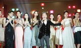 Ca sỹ Đàm Vĩnh Hưng và các thí sinh trong Dạ tiệc tri ân 24/8. Ảnh: Hồng Vĩnh