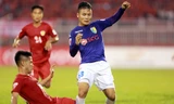 Quang Hải (phải) hiện là cầu thủ trẻ đáng chú ý nhất ở những vòng đầu V-League 2017. Ảnh: VSI