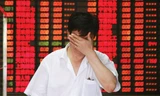 Các nhà đầu tư Trung Quốc đang lo lắng trước đà sụt giảm liên tiếp của thị trường chứng khoán. Ảnh: ABC News