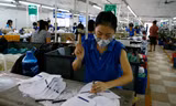 Doanh nghiệp chây ì nợ đọng BHXH, BHYT của người lao động sẽ bị xử lý hình sự. Ảnh: Hồng Vĩnh