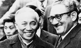 Ông Lê Đức Thọ (trái) và ông Henry Kissinger tại Paris cuối tháng 1/1973. Ảnh: AP