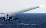 Hải quân Trung Quốc tập trận bắn đạn thật trên biển Đông. Ảnh: People's Daily