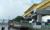 Đốt dầm chữ U được đúc sẵn đưa về công trường thi công gói thầu số 2 tuyến metro Bến Thành - Suối Tiên để lắp ghép. Ảnh: Huy Thịnh