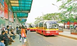 Trạm trung chuyển xe bus Long Biên, Hà Nội. Ảnh: Hồng Vĩnh