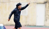HLV Toshiya Miura chịu sức ép phải dẫn dắt U23 VN đá đẹp và đá thắng trong cả những trận tập huấn chuẩn bị cho VCK U23 châu Á. Ảnh: VSI
