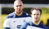 Benzema (trái) và Valbuena trong một lần tập trung cùng ĐT Pháp. Ảnh: TELEGRAPH