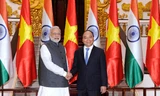 Thủ tướng Nguyễn Xuân Phúc và Thủ tướng Ấn Độ Narendra Modi sáng 3/9. Ảnh: Như Ý