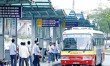 Cùng với hàng nghìn nhà chờ, xe buýt Thủ đô đang có 5 điểm trung chuyển lớn để kết nối giao thông. Ảnh: Như Ý