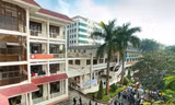 Nhiều cử nhân sư phạm đang làm trái nghề hoặc thất nghiệp, trong đó có cả thủ khoa, sự lãng phí này ai phải chịu trách nhiệm? Trong ảnh: Một góc trường ĐH Sư phạm Hà Nội 2. Ảnh: Văn Hạnh.
