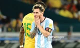 Nỗi buồn của Messi khi Argentina bị đánh bại bởi Neymar và đồng đội. Ảnh: Getty Images