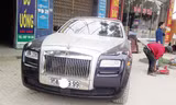 Xe đẹp và biển đẹp. Ảnh: MĐ