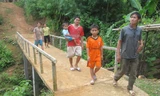 Tự nguyện góp tiền xây cầu cho bản