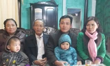 Gia đình của người lính biển Nguyễn Hữu Minh trong một lần đoàn tụ hiếm hoi