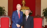 Tổng Bí thư Nguyễn Phú Trọng tiếp cựu Tổng thống Mỹ Bill Clinton ngày 2/7 tại Hà Nội. Ảnh: TTXVN