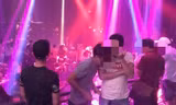 Không gian một Beer Club với âm thanh, ánh sáng, nhạc đinh tai nhức óc không khác một vũ trường.
