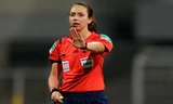 Marija Kurtes, nữ trọng tài mắc sai lầm sơ đẳng dẫn đến việc UEFA tổ chức lại trận đấu kéo dài 18 giây sau 5 ngày .Ảnh: Getty Images