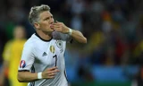 Schweinsteiger chứng tỏ giá trị của mình chỉ trong 2 phút có mặt trên sân. Ảnh: GETTY IMAGES