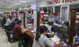 Người dân giao dịch tại trung tâm hành chính TP Đà Nẵng. Thời gian qua, Đà Nẵng đã có nhiều nỗ lực tinh giản bộ máy.