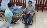 Trần Ánh Nhật Hưởng trong lần hiến máu mới đây.