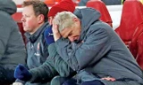 Nỗi thất vọng của HLV Wenger trên băng ghế huấn luyện.