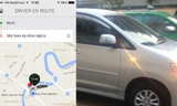  Chiếc Innova còn rất mới tham gia dịch vụ taxi Uber (ảnh lớn); Bảng thông tin của tài xế và tuyến đường hiện lên khi khách click chuột chọn dịch vụ (ảnh nhỏ)