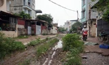 Dự án thi công ì ạch, dân khổ sở vì đường lầy lội