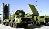 Hệ thống tên lửa đất đối không S-300PMU. Ảnh: AP