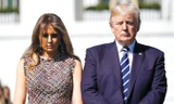 Tổng thống Mỹ Donald Trump đứng cạnh phu nhân Melania Trump tại Nhà Trắng trong phút mặc niệm các nạn nhân vụ xả súng Las Vegas tối Chủ nhật. Ảnh: Joshua Roberts.
