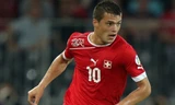 Granit Xhaka trong màu áo tuyển Thụy Sĩ sẽ đối đầu với người anh Taulant Xhaka của tuyển Albania. Ảnh: GETTY IMAGES