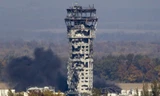 Tháp không lưu của sân bay Donetsk bị tàn phá. Ảnh: Getty Images
