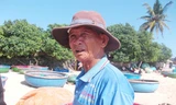 Ông Bòe sau một đêm đi biển về