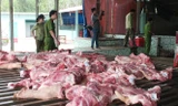 Số thịt heo dính chất cấm do ông Chiến đánh tráo lấy ra giết mổ. Ảnh: Thanh Niên