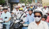Nhiều tuyến đường, nút giao thông Hà Nội đang bị quá tải trầm trọng gây ô nhiễm không khí tới mức nguy hại. Ảnh: Anh Trọng