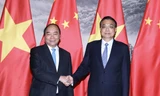 Thủ tướng Trung Quốc Lý Khắc Cường đón Thủ tướng Nguyễn Xuân Phúc. Ảnh: TTXVN