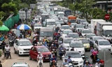 Kẹt xe kinh hoàng trên đường Trường Sơn - tuyến đường độc đạo ra vào sân bay Tân Sơn Nhất.