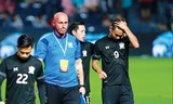 HLV Jankovic (áo xanh) từ chức vị trí HLV trưởng U23 Thái Lan. Ảnh: GETTYIMAGES.