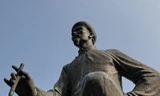 Tượng đài Nguyễn Du.