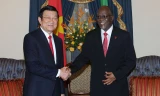 Tổng thống Tanzania John Magufuli đón Chủ tịch nước Trương Tấn Sang. Ảnh: TTXVN
