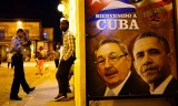 Bên ngoài một nhà hàng ở Havana có tấm biển in hình Chủ tịch Cuba Raul Castro và Tổng thống Mỹ Barack Obama cùng dòng chữ “Chào mừng tới Cuba”. Ảnh: AP