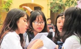 Không còn điểm sàn chung, nhiều trường sẽ “vét” thí sinh bằng mọi cách. Ảnh: Nghiêm Huê.