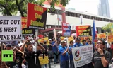 Người dân Philippines biểu tình phản đối Trung Quốc hành động ngang ngược ở biển Đông. Ảnh: RT