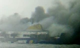 Khói bốc mù mịt sau khi phà Norman Atlantic bốc cháy - Ảnh: Reuters 