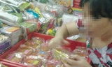 Bánh trung thu “dỏm”, giá bèo cứ đến hẹn lại lên