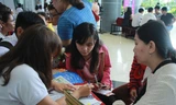 Thí sinh đang nghe tư vấn thay đổi nguyện vọng tại trường đại học Tôn Đức Thắng